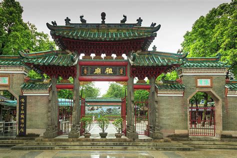 ¡Sumérgete en la Historia y el Arte con un Viaje Inolvidable al Templo ancestral de Foshan!