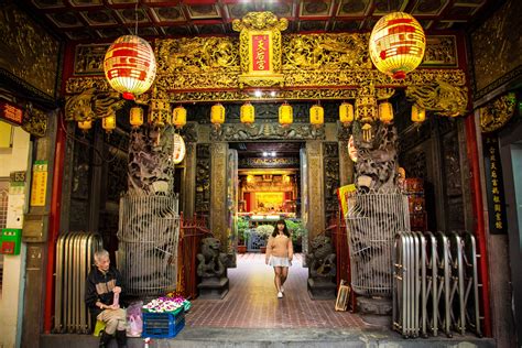  ¡Sumérgete en la Historia y la Naturaleza en el Templo de Tianhou! 