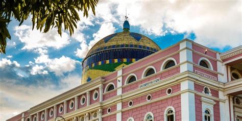  El Teatro Amazonas: Una joya arquitectónica en plena selva amazónica!