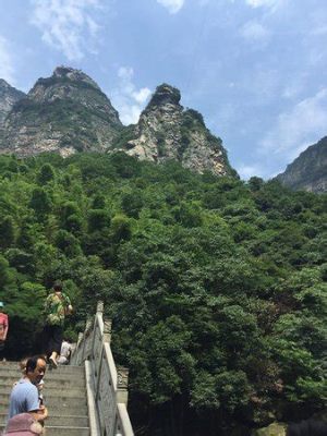 ¿Te atreverías a escalar las impresionantes alturas del Monte Lushan en Jiujiang? 