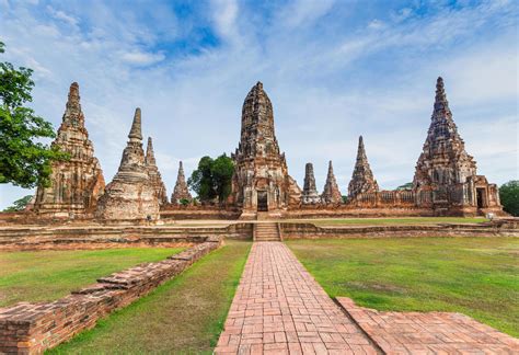 ¡Explora el Encanto Místico del Templo de Wat Chaiwatthanaram en Ayutthaya!