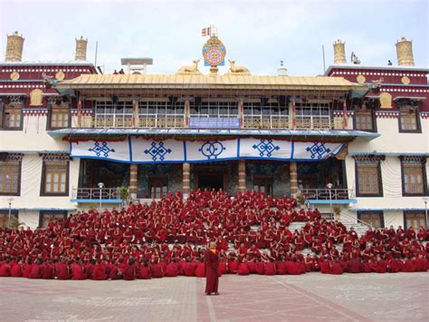 ¡El Templo de Sera: Un laberinto de conocimiento y tradición tibetana!